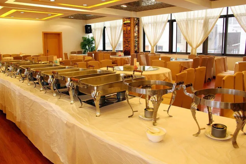 Seagull Hotel - Image 1