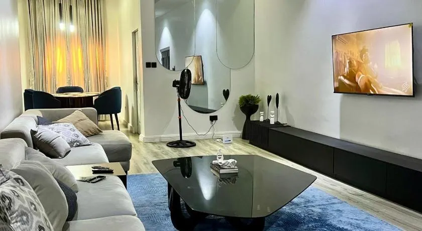 Bytup 2bedroom Apt in lekki,24hrs light, Wifi ,fully serviced apartment , water heater smart tv - Image 1