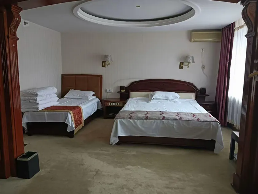 Siziwangqi Hotel - Image 1