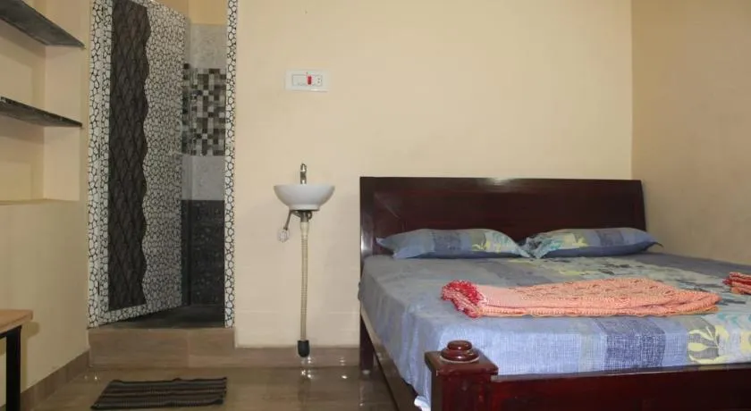 Selvalakshmi Restaurant and Lodge - Image 1