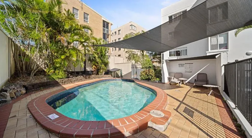 Spacious 3 Bedroom Delight - Shops & Beaches ZG1 - Image 1