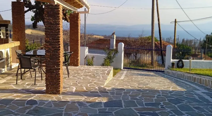 Σπίτι στο βουνό αλλά μια ανάσα από τη θάλασσα - Image 1