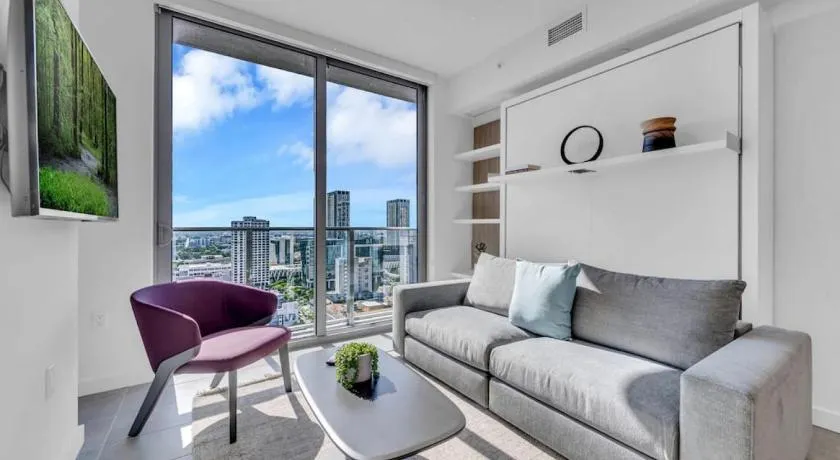 Modern 1 Bed Condo across from Bayside in Downtown - Image 1