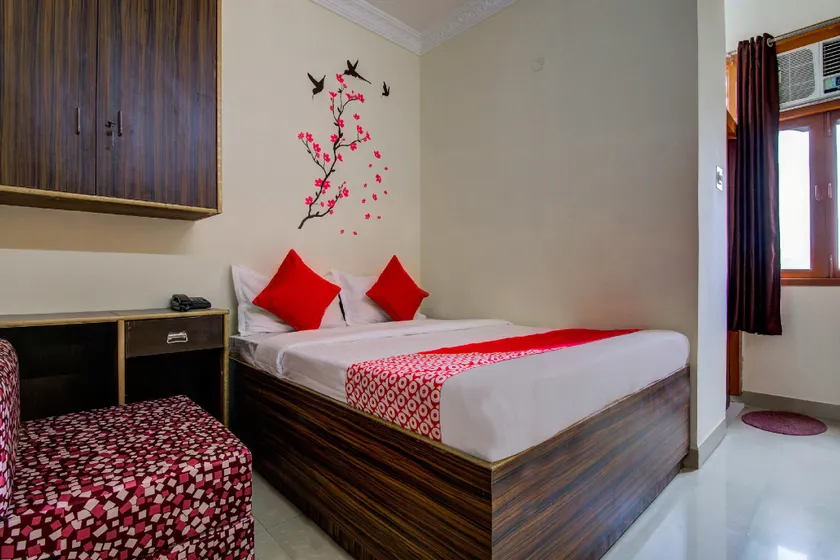 OYO Hotel Kamdhenu - Image 1