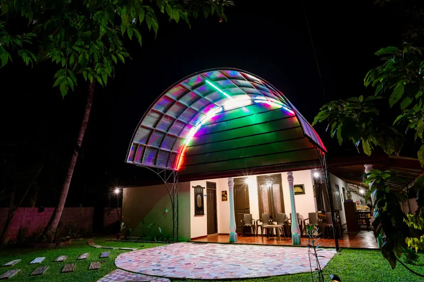 Savenndra Hotel - Image 1