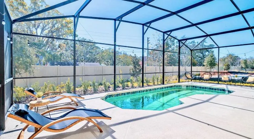 8BR Resort Home with Games Room and BBQ - Image 1