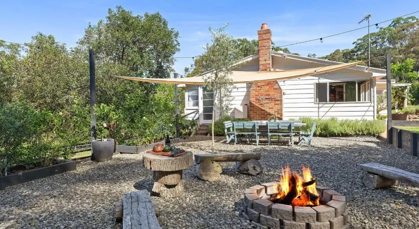 Cosy Family Farm Stay - Daily Animal Feeding - Image 1
