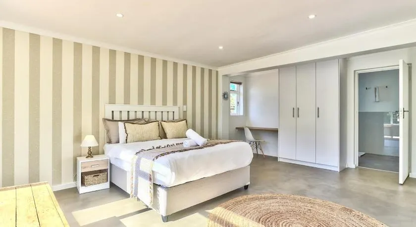 Family Home, WiFi, Patio, Secure Parking - Image 1