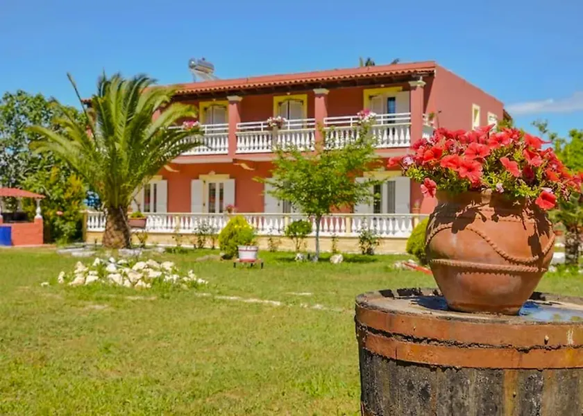 Spacious, Family-Friendly Stay Near the Beach A2 - Image 1