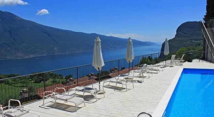 La Quiete 56 Lake view Apartment by Gardadomusmea - Image 1