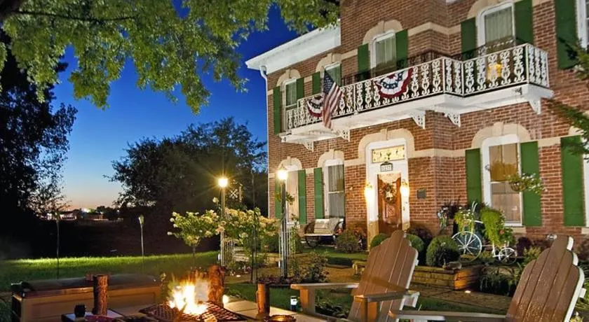 Cloran Mansion Bed & Breakfast - Image 1