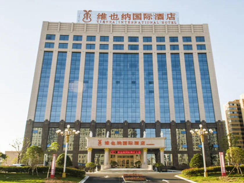 Vienna International Hotel Xinyang Yangshan New District - Image 1