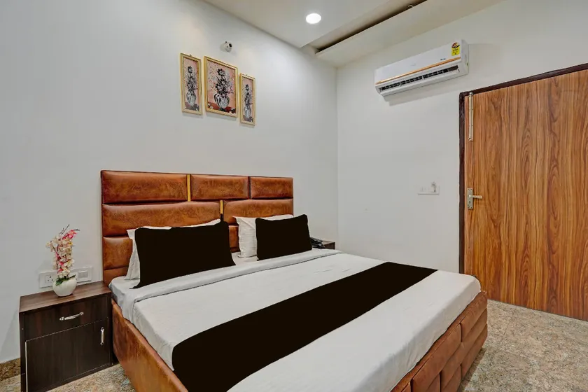Super Hotel O by OYO Sua Road Crossway Ludhiana Formerly White Solitaire 3 - Image 1