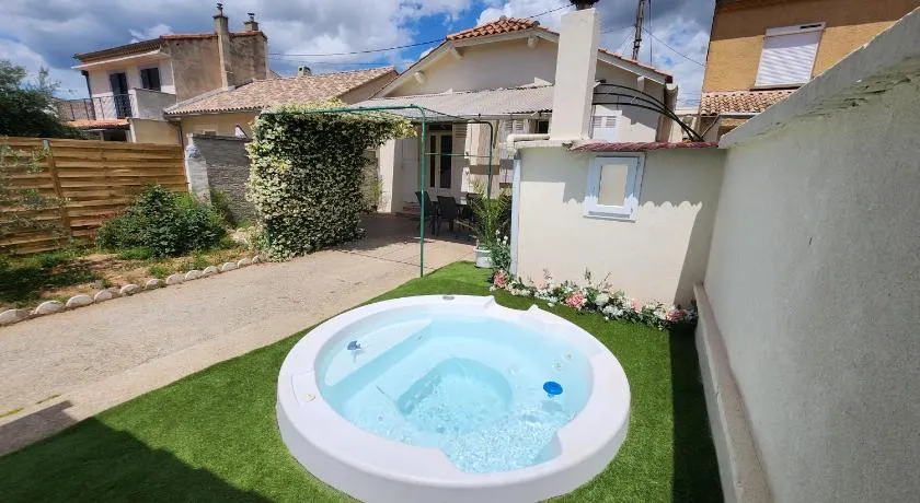 Maison Provence Avec Jacuzzi & Jardin Privé-Proche Avignon - Image 1