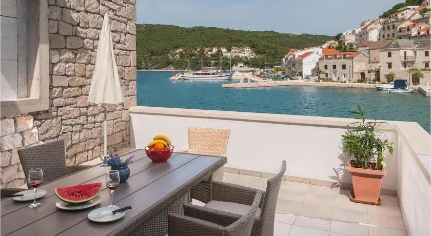 Beautiful Home In Pucisca With House Sea View - Image 1