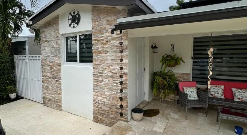 Miramar's Studio - Image 1