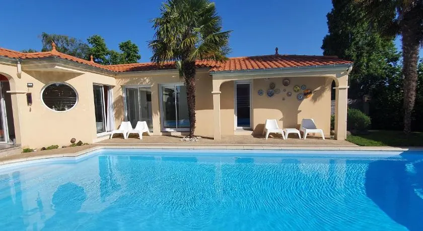 A La Topaze #Gîte calme #3 pers #Piscine privée #Cholet #Wifi haut débit #Préau #Cholet #Parc japonais #Puy du F ou - Image 1