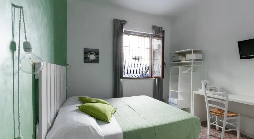 Al Borgo Marinaro Guest House - Image 1