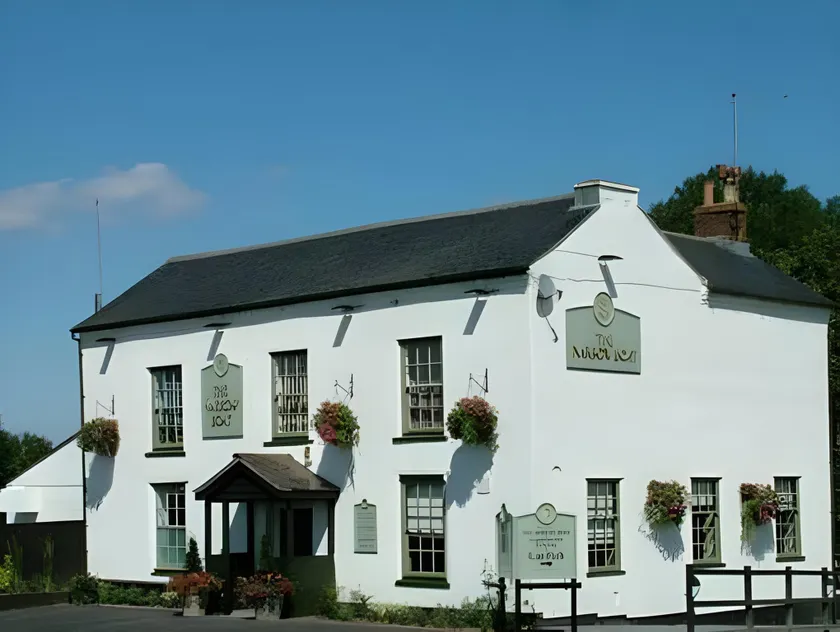 The Narrowboat Inn at Weedon - Image 1