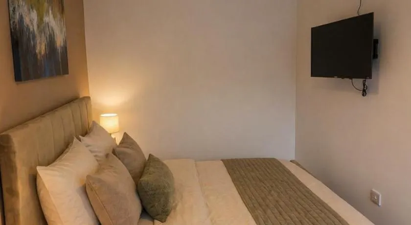 Deluxe Double 5 Suite Comfort, Style & Privacy - Image 1