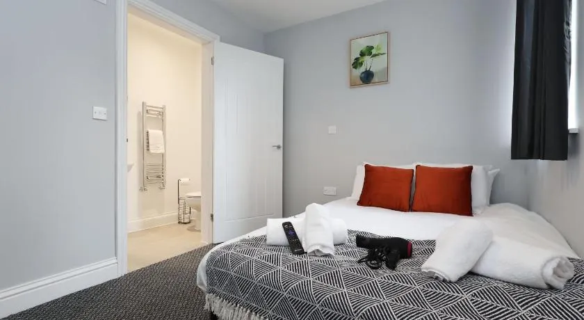 En-Suite Rooms - Image 1
