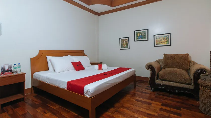 RedDoorz Premium @ Nick Hotel Gerona Tarlac - Image 1