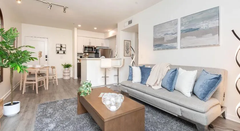 Hollywood Stars 2 Bedroom Apartment - Image 1