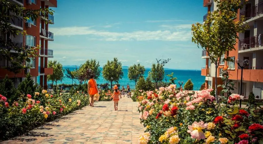 Marina View Fort Beach - Image 1