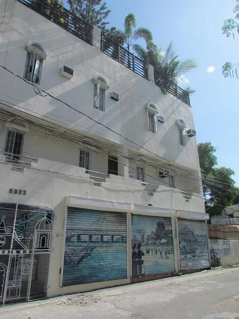Bed and Brewhouse Sucat - Image 1