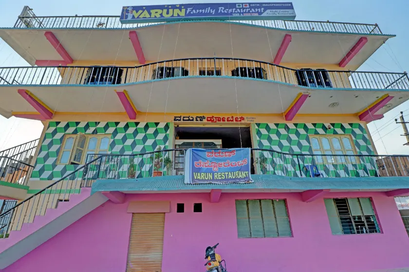 SPOT ON 79104 Varun Family Restaurant - Image 1