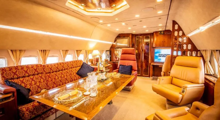 Boeing 727 Airliner Private Jet - Image 1