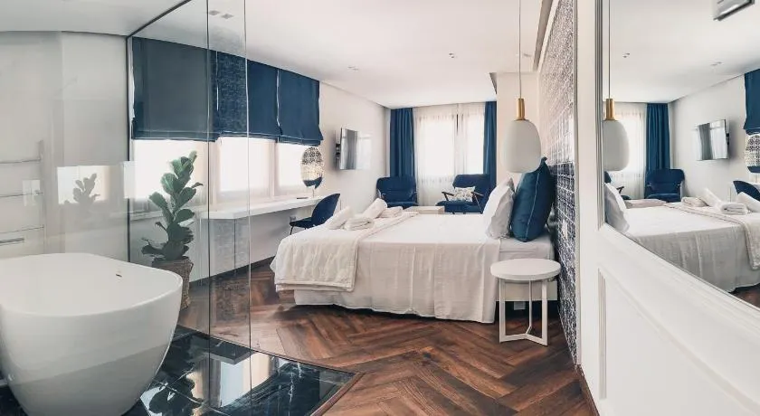 BLUE LUXURY SUITES - Image 1