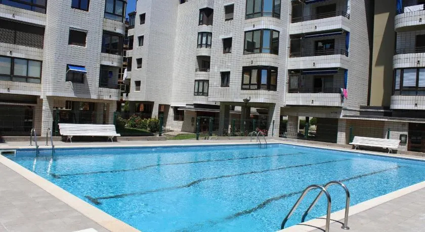 Apartamentos Zarautz Playa2, con piscina y garaje - Image 1