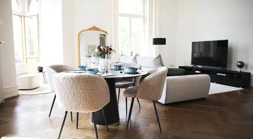 Palais Passy~Design Suite mit Ausblick im Zentrum - Image 1
