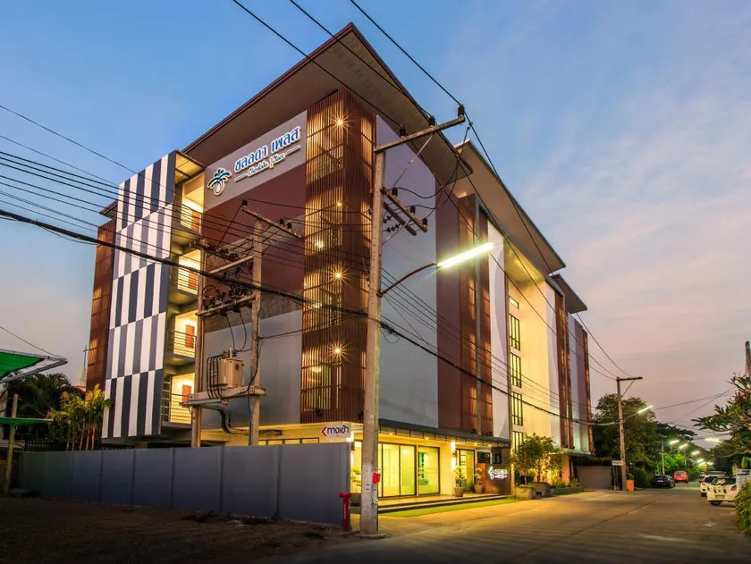 Chonlada Place - Image 1