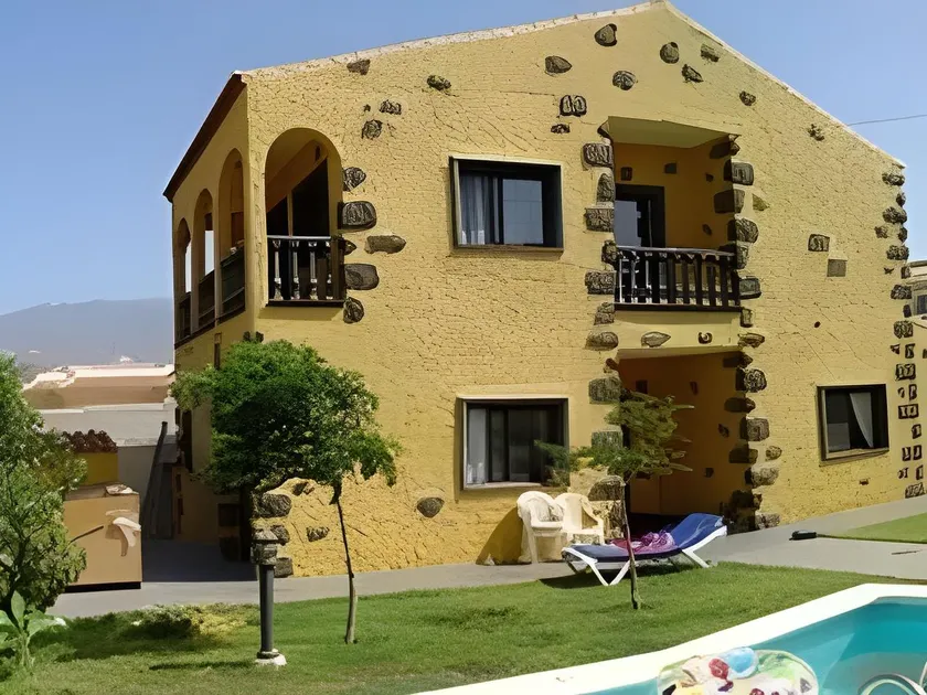 Los Amigos Nest Hostel - Image 1