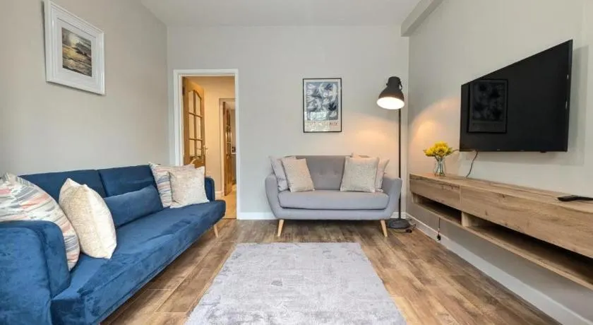 Belfast City Great Location Apartment - Image 1