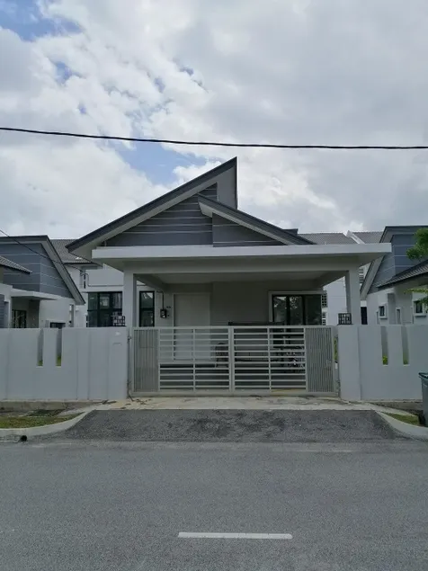 UmarHarraz Homestay#Malay Family Staycation#PEACEFUL AND SPACIOUS#NETFLIX N YOUTUBE#POOL FOR KIDS - Image 1