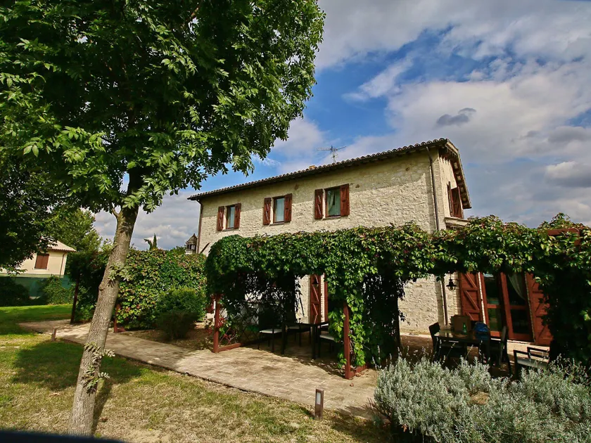 Holiday Home in Foligno with Pool  Garden - Image 1