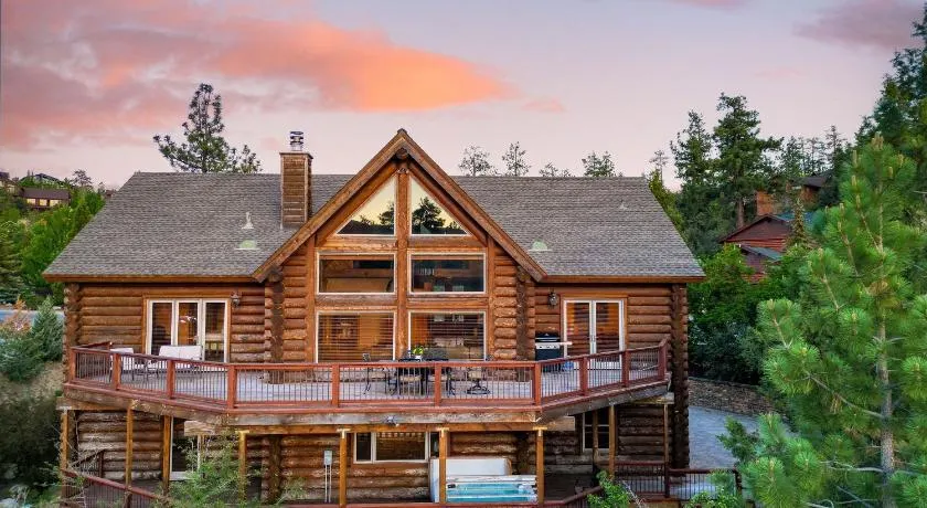 0,8 km zum See, Terrasse mit Aussicht, Pokertisch | Eagle Ridge Rückzugsort von AvantStay - Image 1
