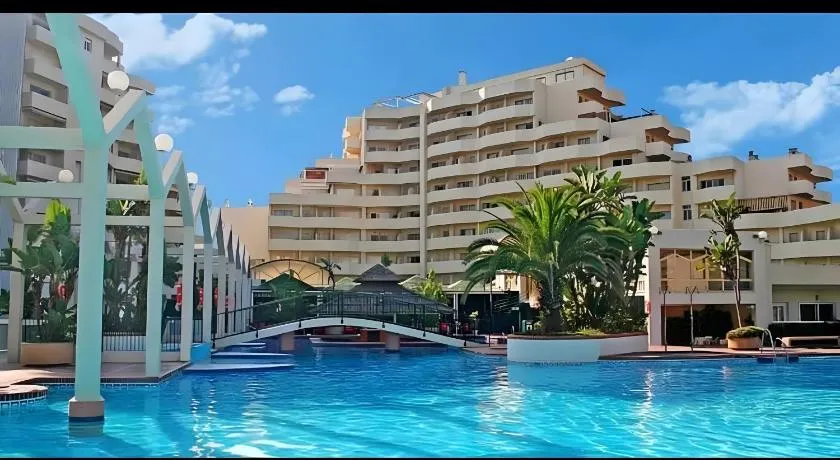 Agréable appartement avec internet haut débit, terrasse et piscine | Vue ville | À côté de la plage | Adapté au travail à distance | Avec animaux bienvenus - Image 1