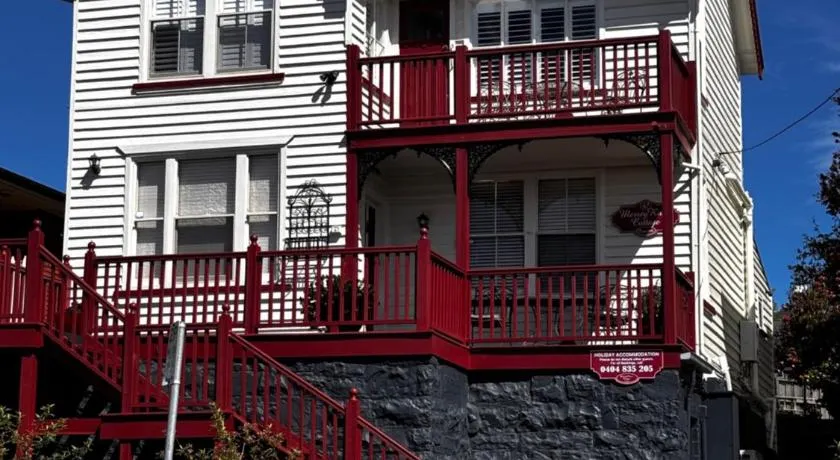 Mersey River Cottage ( cir 1888) Central location with Amazing Ocean and Habour Views. - Image 1