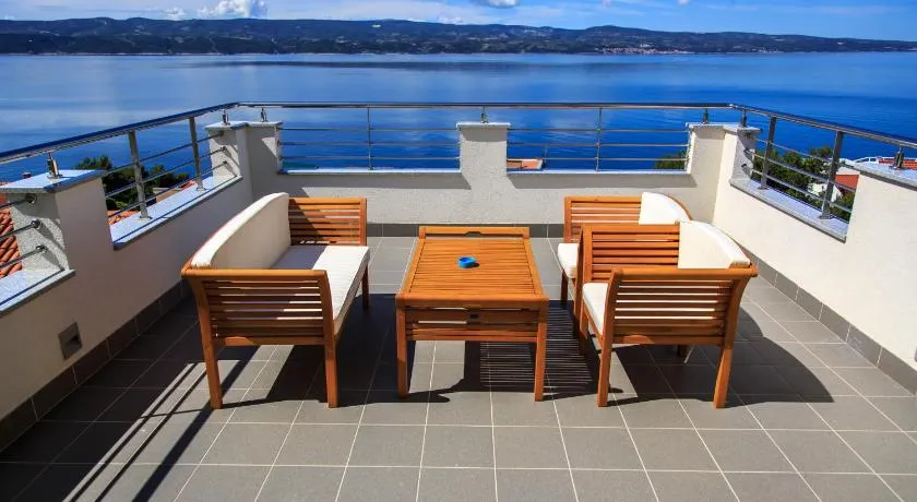 Nemira Sunny Apartments - Image 1