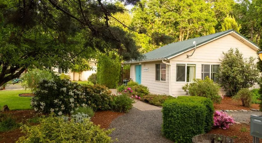 Riverside Cottage on River, by Wineries & Casino - Image 1