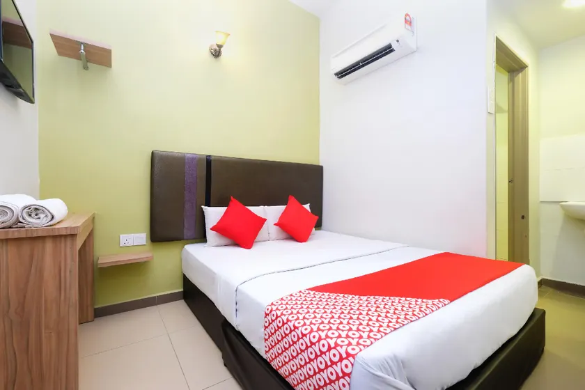 OYO 90553 Hotel 24 Seven - Image 1