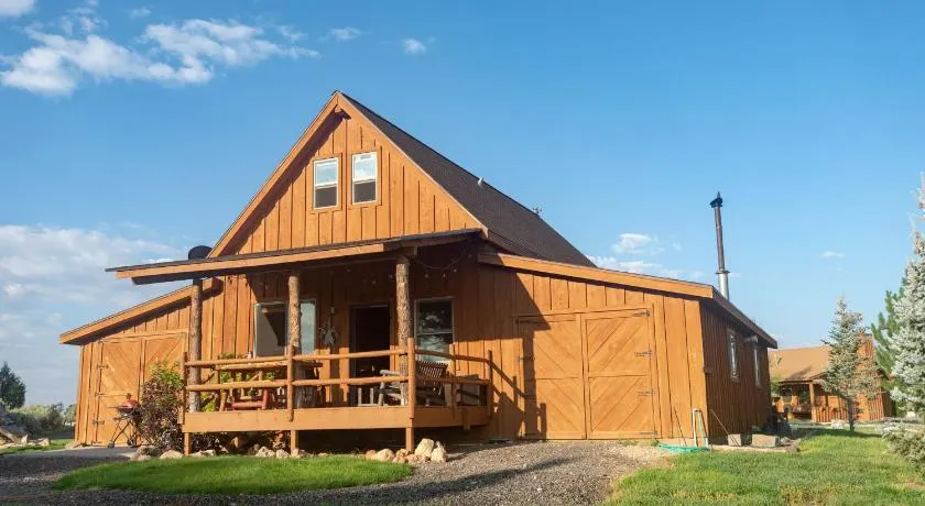 Beautiful 1 BR "Barn" Cabin - Perfect for Small Families - Image 1
