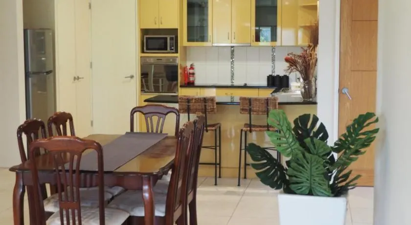 Accommodation on Westlake Mount Ommaney - Image 1