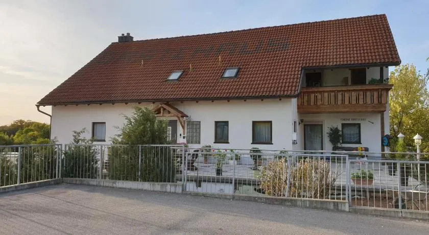 Mainstern Hotel - Image 1