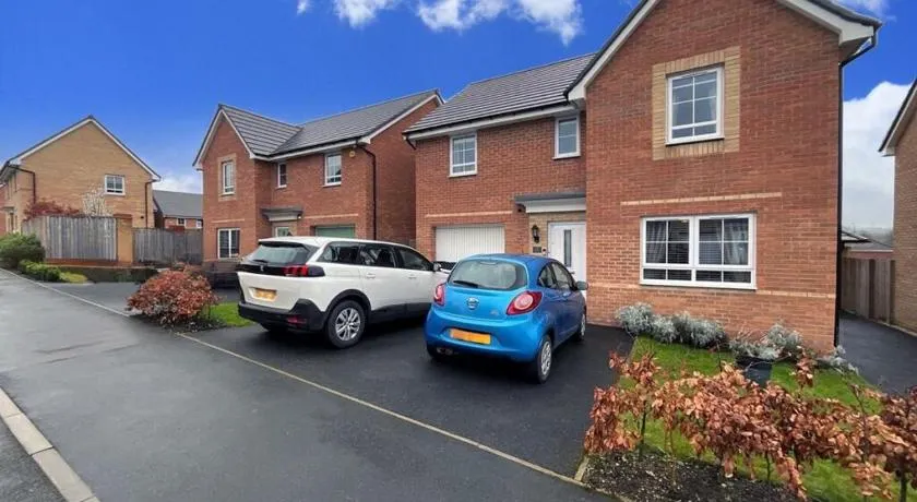 Sheffield Boutique 4-Bed Home - Image 1