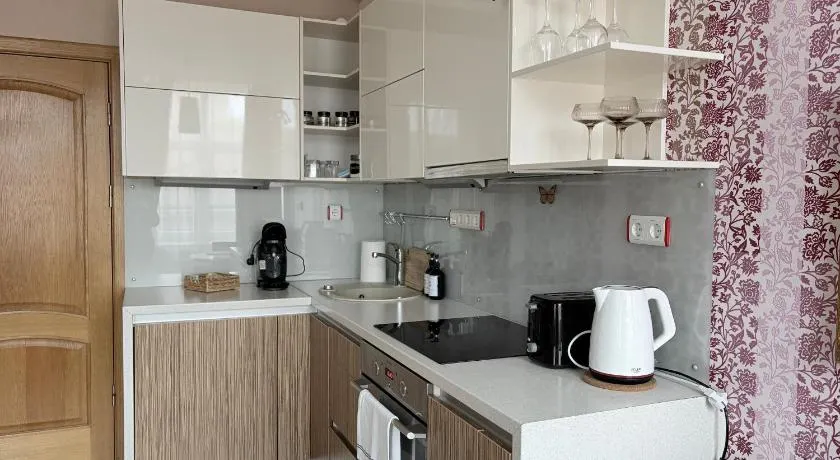 Fresh & Cozy Apartment -Free Parking-15 min to Old Town - Image 1